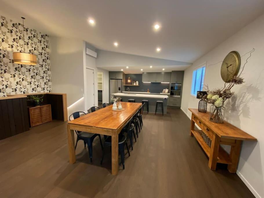 Вилла Luxury Escape In Cbd - Walking Distance To Town Тауранга Экстерьер фото