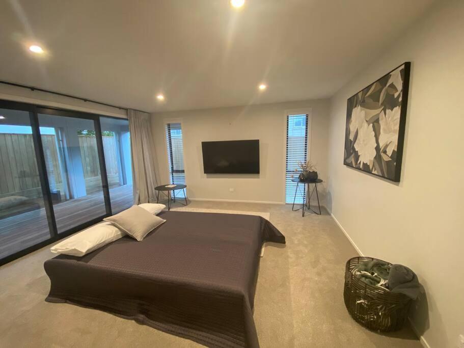 Вилла Luxury Escape In Cbd - Walking Distance To Town Тауранга Экстерьер фото