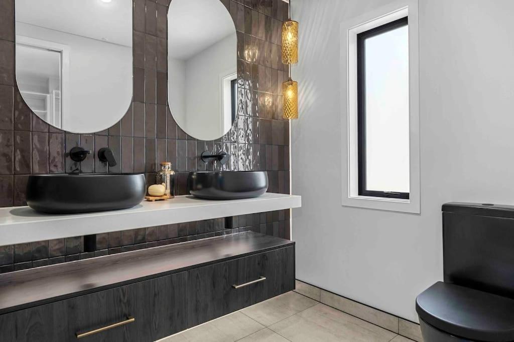 Вилла Luxury Escape In Cbd - Walking Distance To Town Тауранга Экстерьер фото