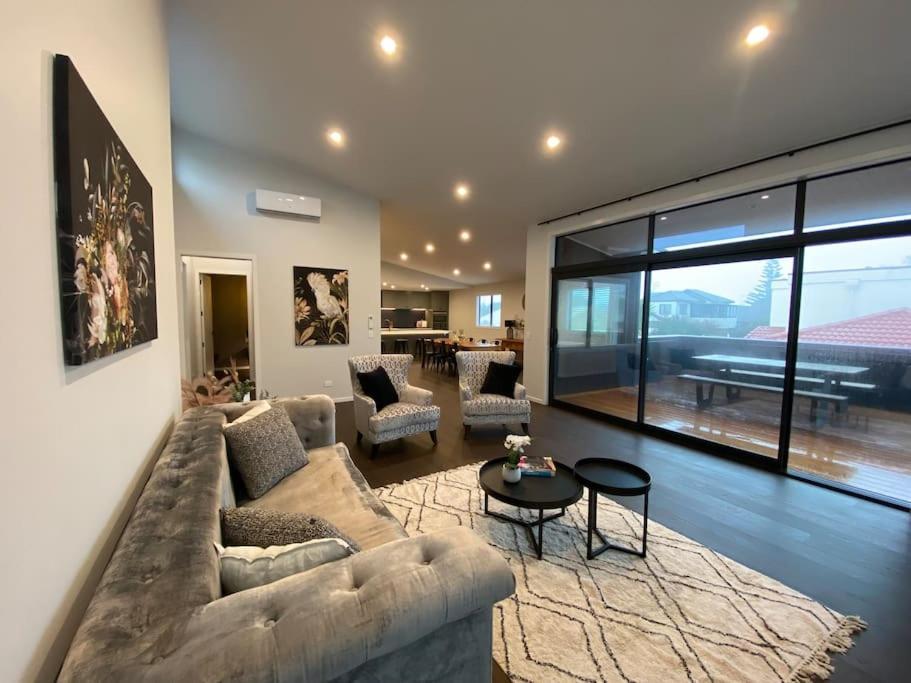Вилла Luxury Escape In Cbd - Walking Distance To Town Тауранга Экстерьер фото